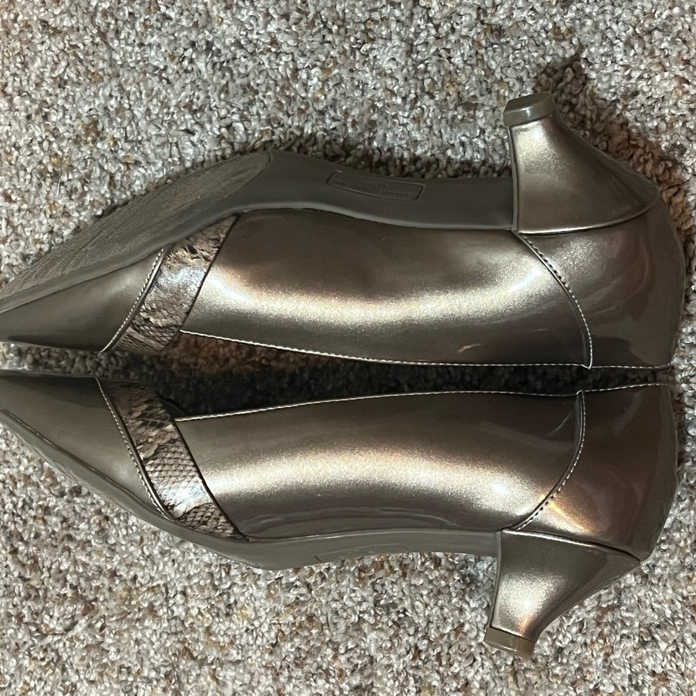 Anne Klein iflex AK7Maureen 7.5 M Gold Shiny Snake Skin Detail - Picture 11 of 12
